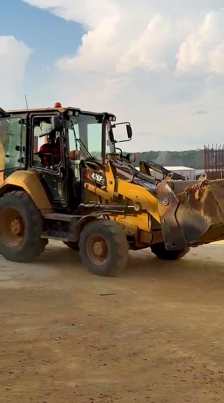 Chargeuse-pelleteuse sur le chantier